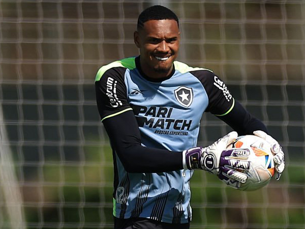 West Ham Ajukan Tawaran Resmi untuk Kiper Botafogo, John Victor